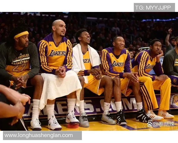 湖人队与热火队精彩对决瞬间回顾，篮球激情碰撞的视觉盛宴