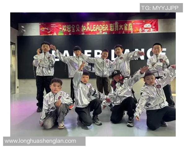 重庆街舞队灵活性揭秘：街舞巨献带你领略舞动魅力与激情